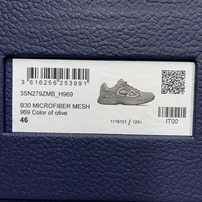 DR B30 Sneakers