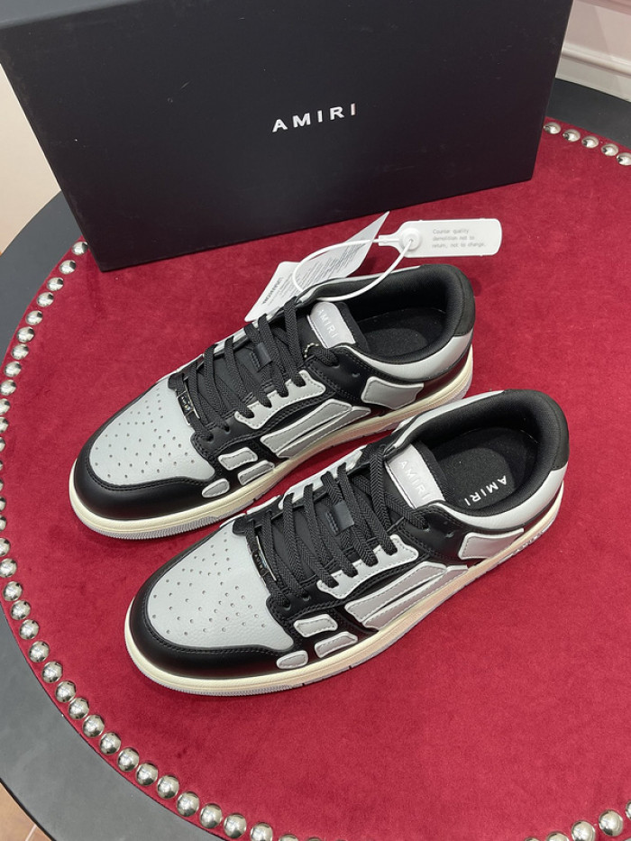AR1M1 Low-Top Sneaker