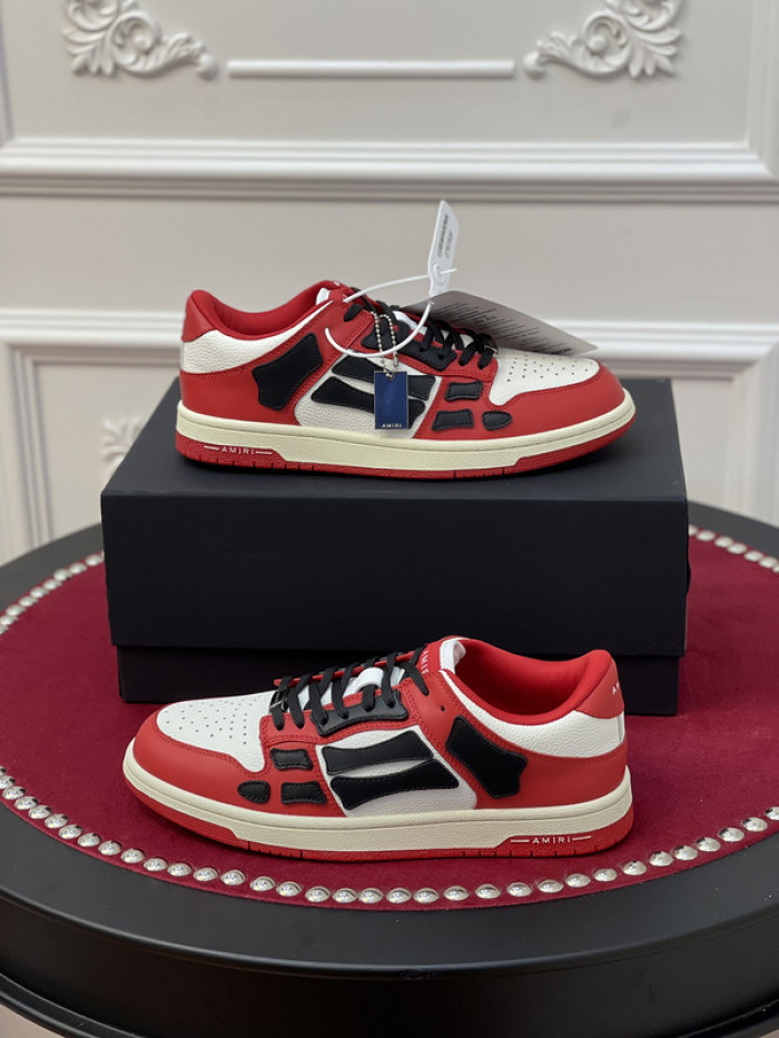 AR1M1 Low-Top Sneaker