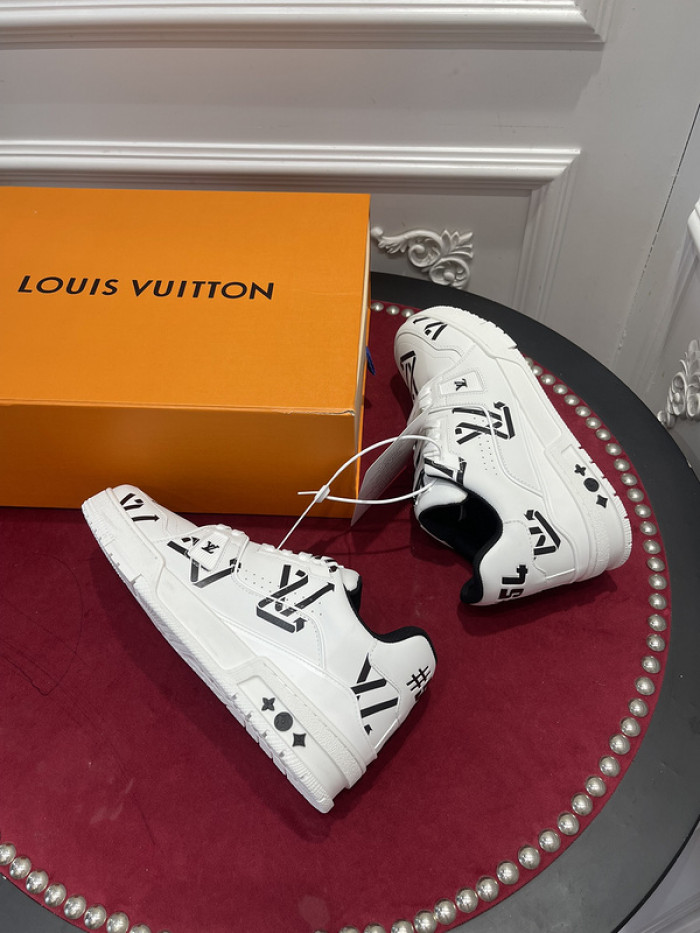 LV TRAINER SNEAKER