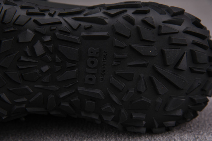 DR B28 Sneakers