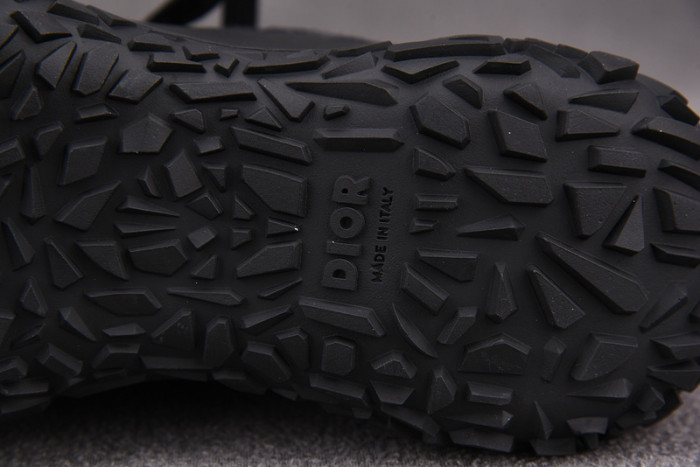 DR B28 Sneakers