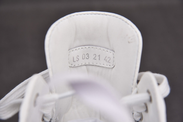 DR B28 Sneakers