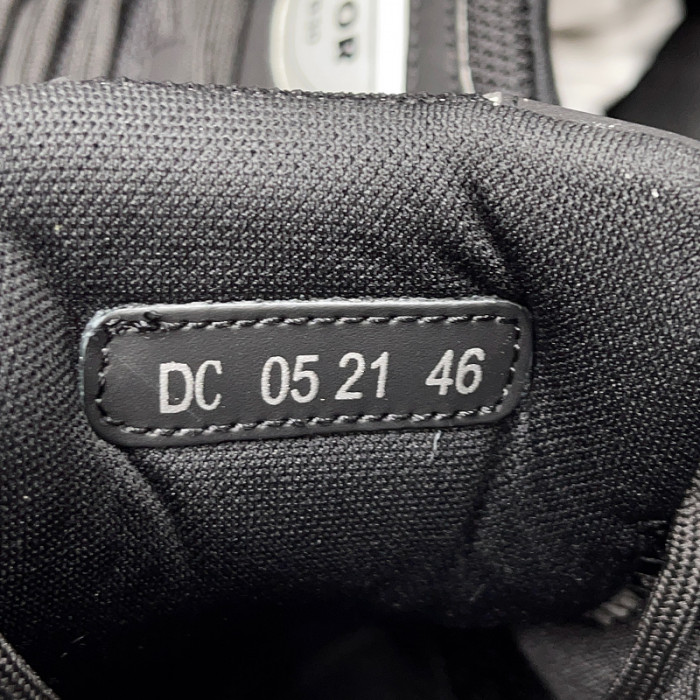DR B30 Sneakers