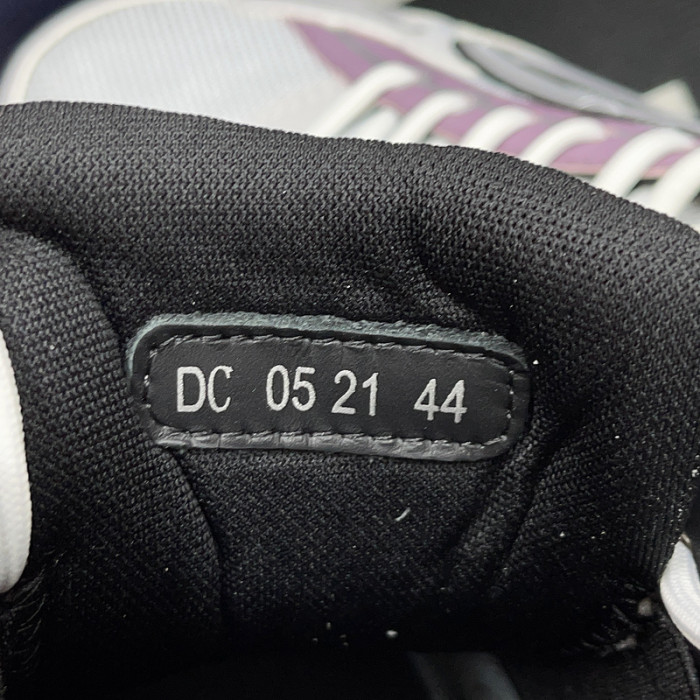 DR B30 Sneakers