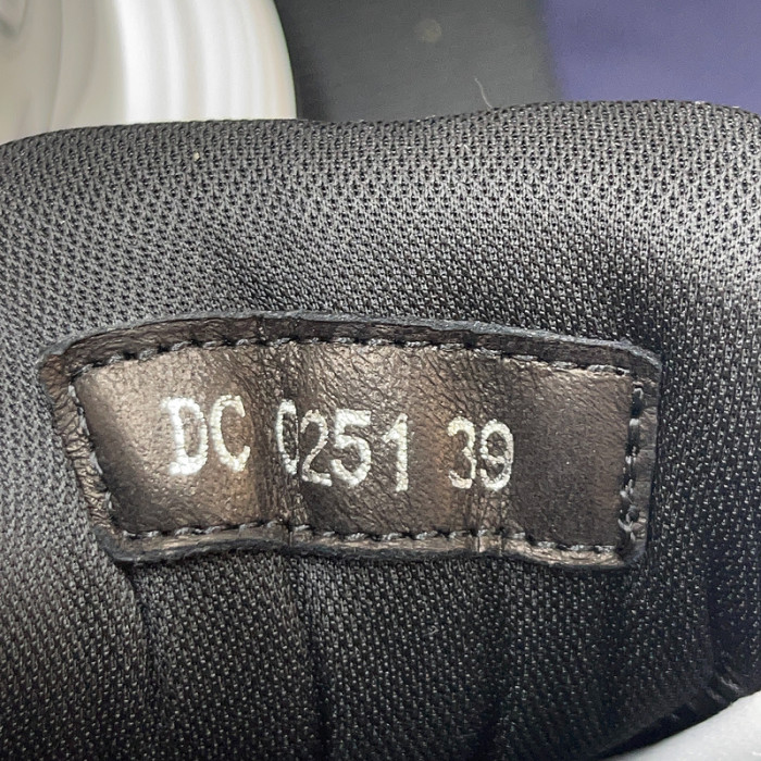 DR B30 Sneakers