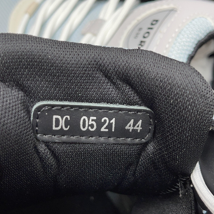 DR B30 Sneakers