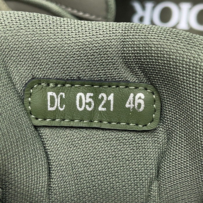 DR B30 Sneakers