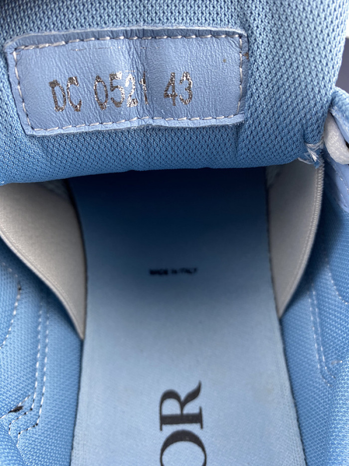 DR B30 Sneakers