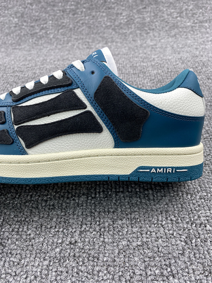 AR1M1 Low-Top Sneaker