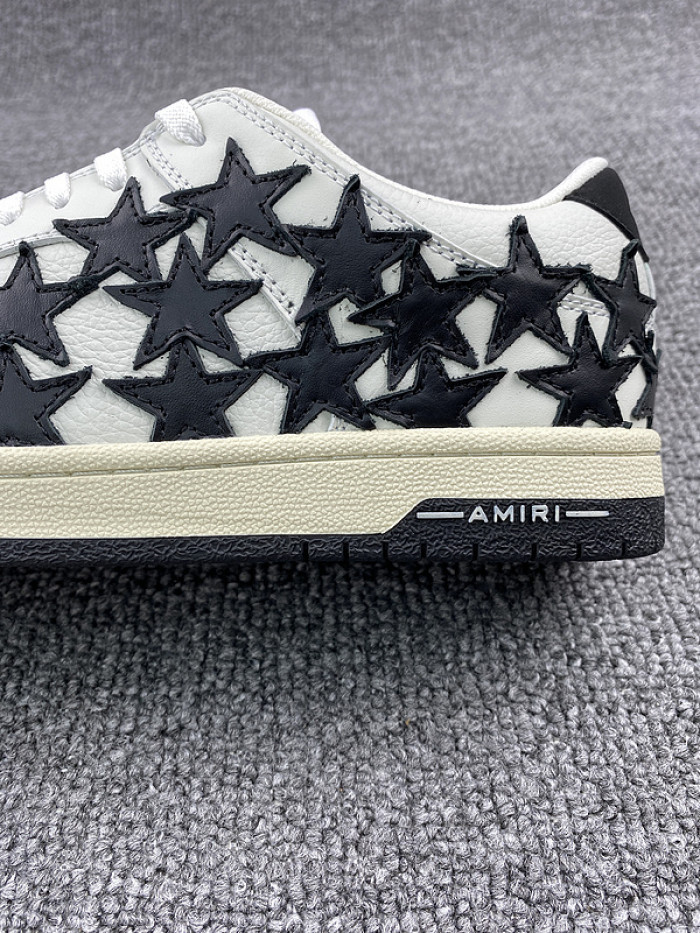 AR1M1 Low-Top Sneaker