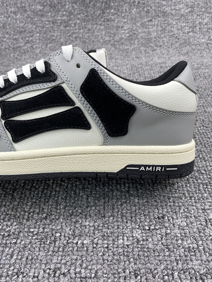 AR1M1 Low-Top Sneaker