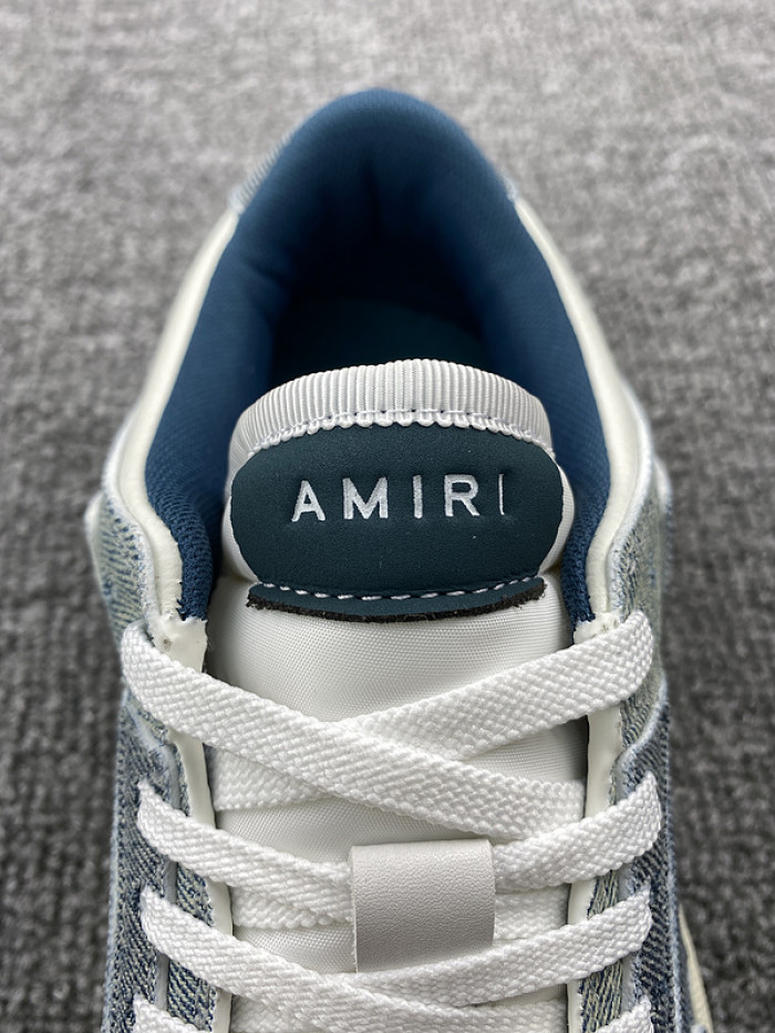 AR1M1 Low-Top Sneaker