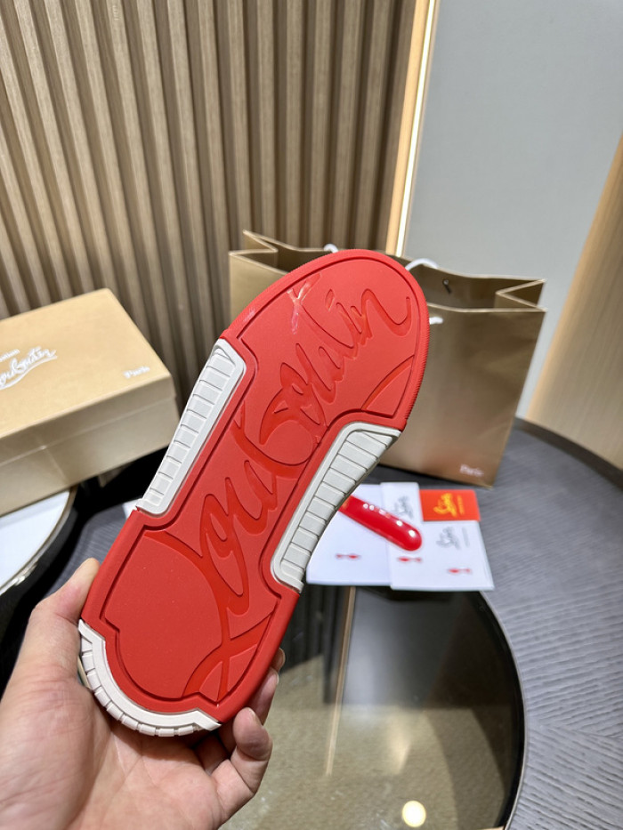 CLBSNEAKER