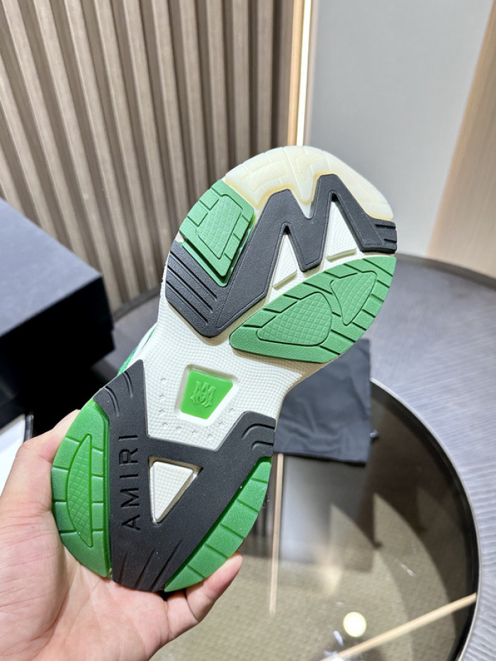 AR1M1 Low-Top Sneaker