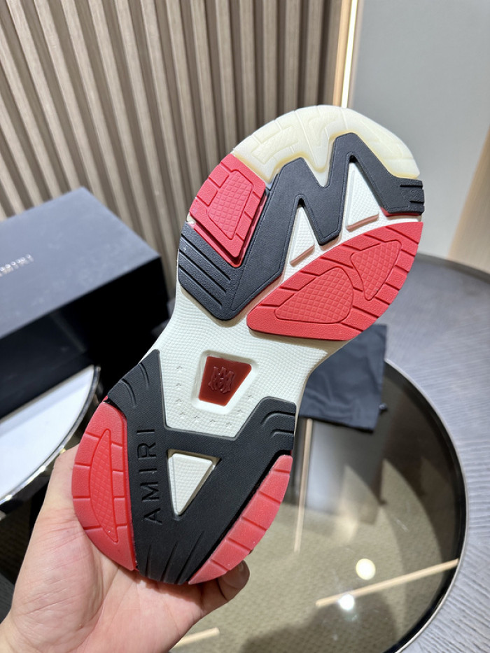 AR1M1 Low-Top Sneaker