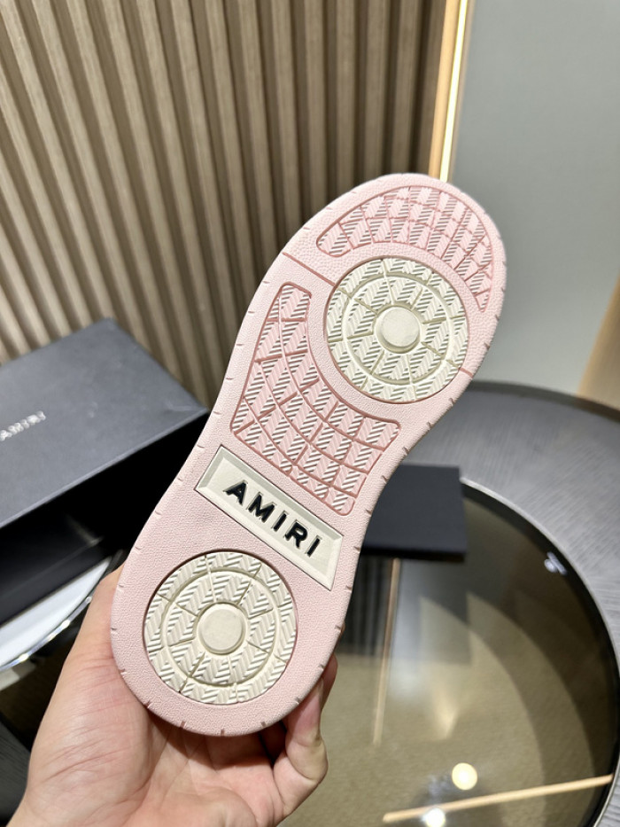 AR1M1 Low-Top Sneaker