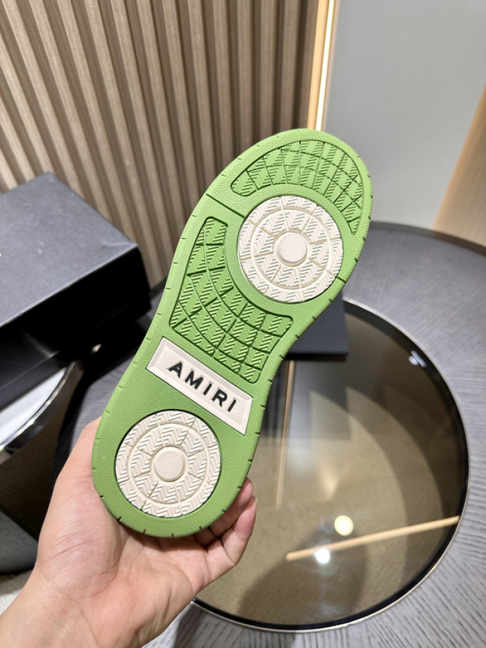 AR1M1 Low-Top Sneaker