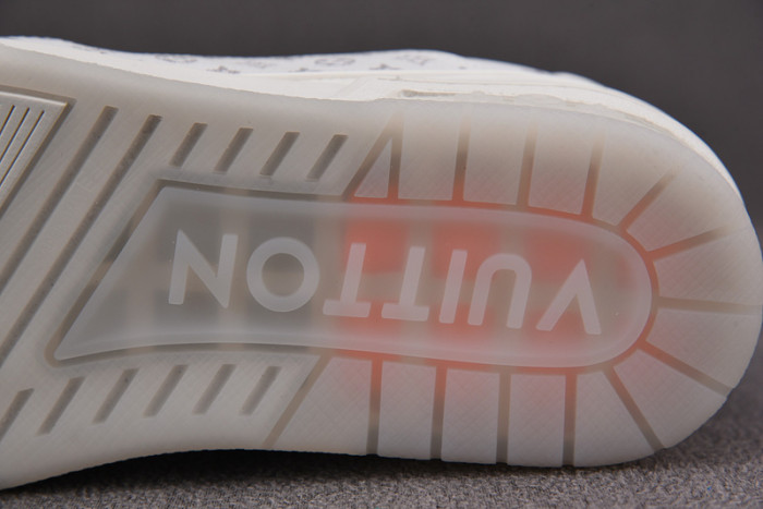 LV TRAINER SNEAKER LOW