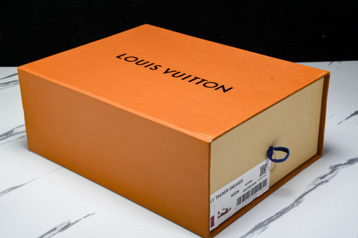 LV TRAINER SNEAKER 24070402