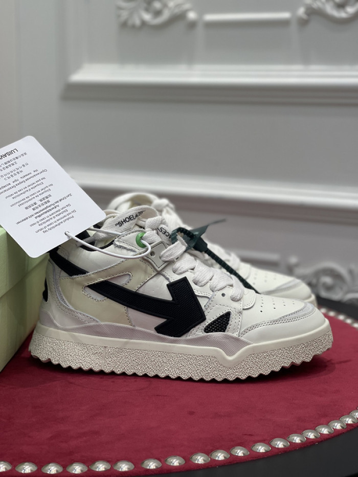 OFF-WHITE SNEAKER