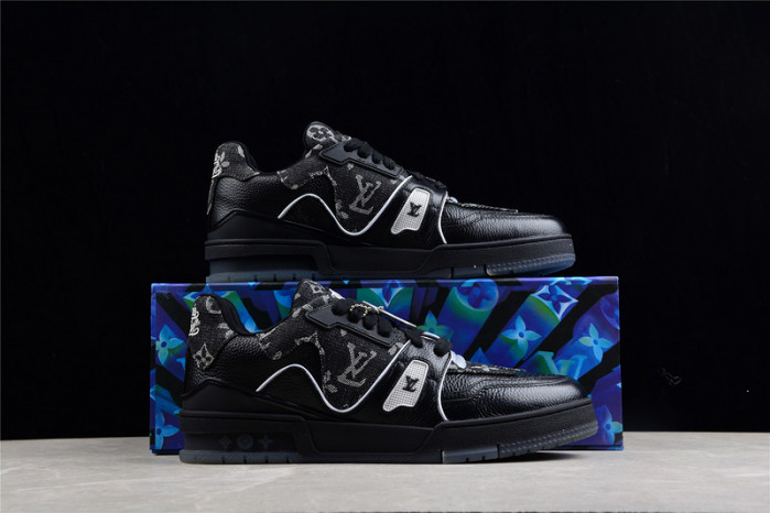 LV TRAINER SNEAKER LOW