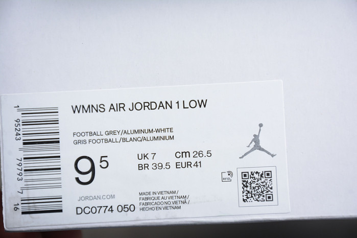 Jordan 1 Low University Blue (W) DC0774-050