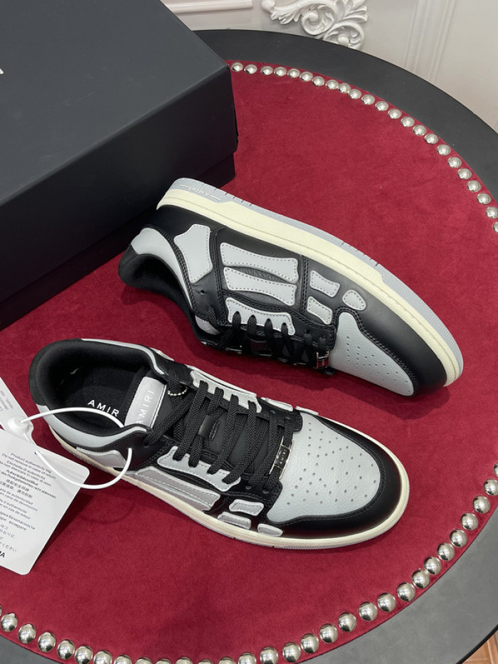AR1M1 Low-Top Sneaker