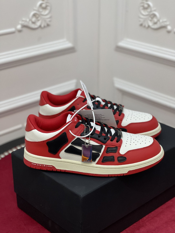 AR1M1 Low-Top Sneaker