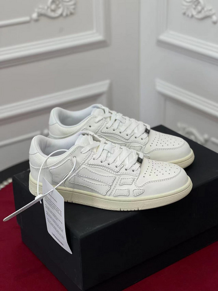 AR1M1 Low-Top Sneaker