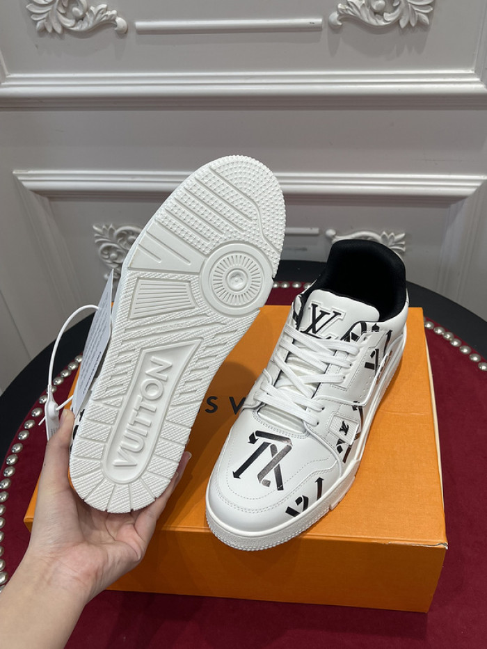 LV TRAINER SNEAKER