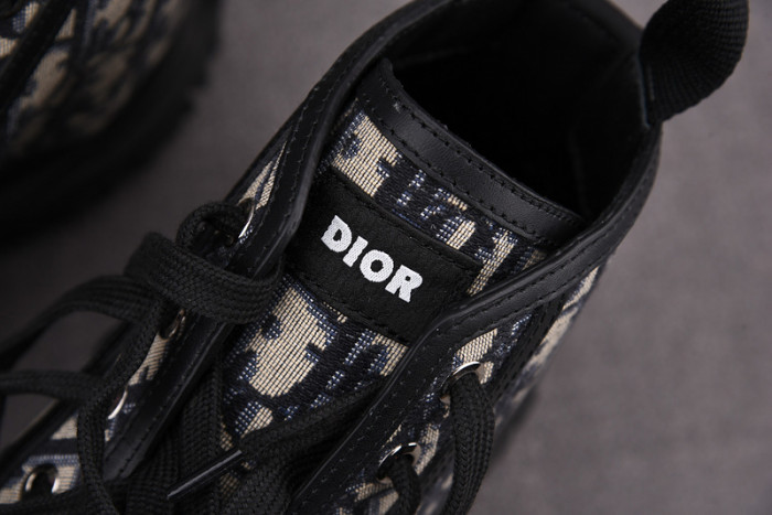 DR B28 Sneakers