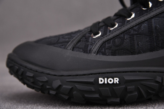 DR B28 Sneakers