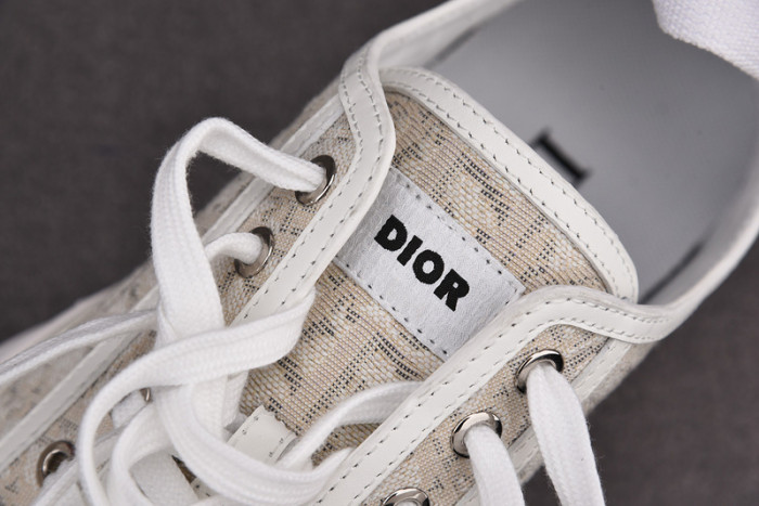 DR B28 Sneakers