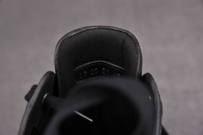 DR B28 Sneakers