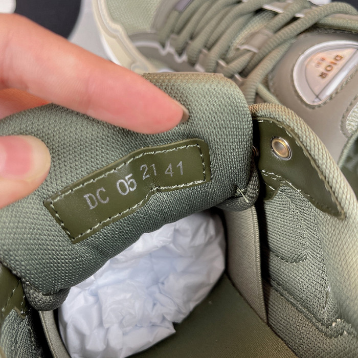 DR B30 Sneakers