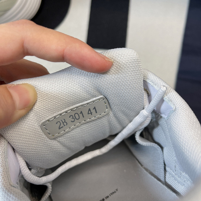 DR B30 Sneakers