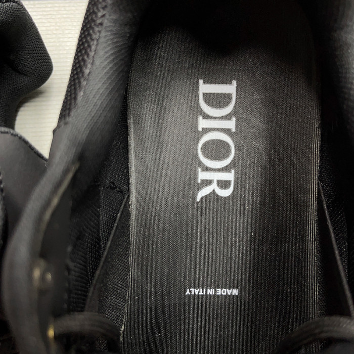 DR B30 Sneakers
