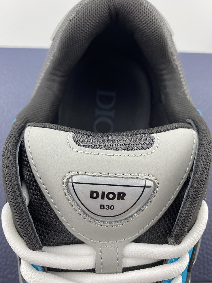 DR B30 Sneakers
