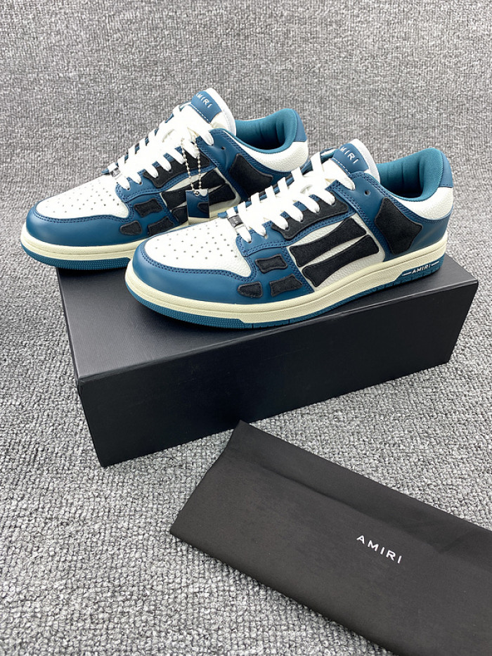 AR1M1 Low-Top Sneaker