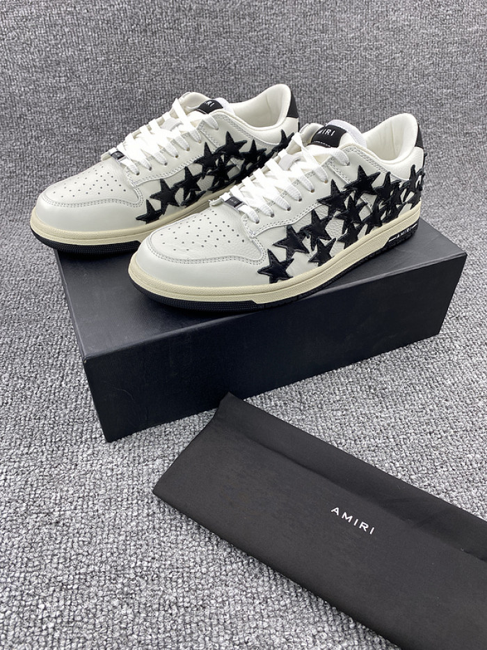 AR1M1 Low-Top Sneaker