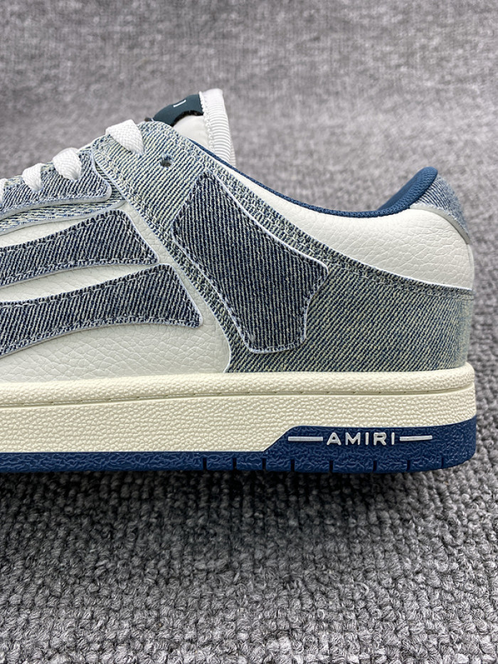 AR1M1 Low-Top Sneaker