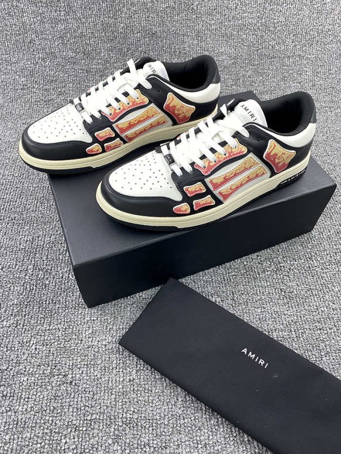 AR1M1 Low-Top Sneaker