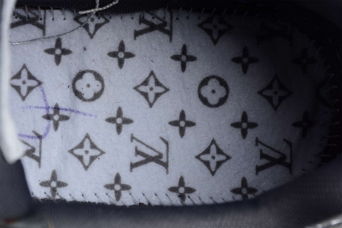 LV TRAINER SNEAKER LOW