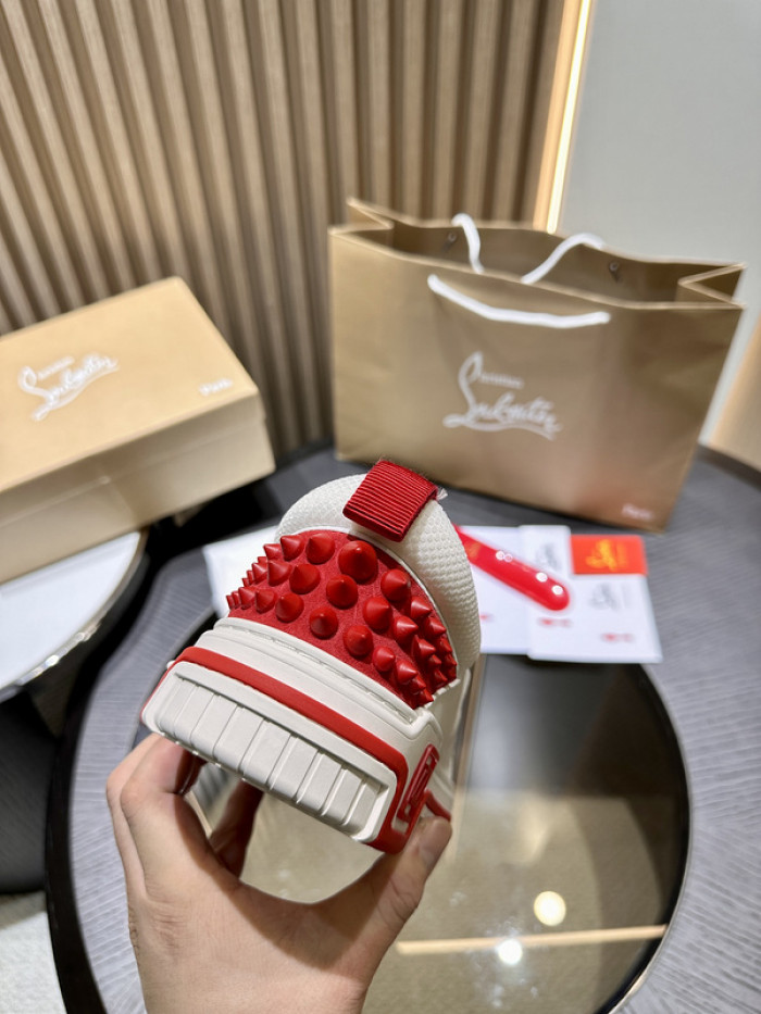 CLBSNEAKER
