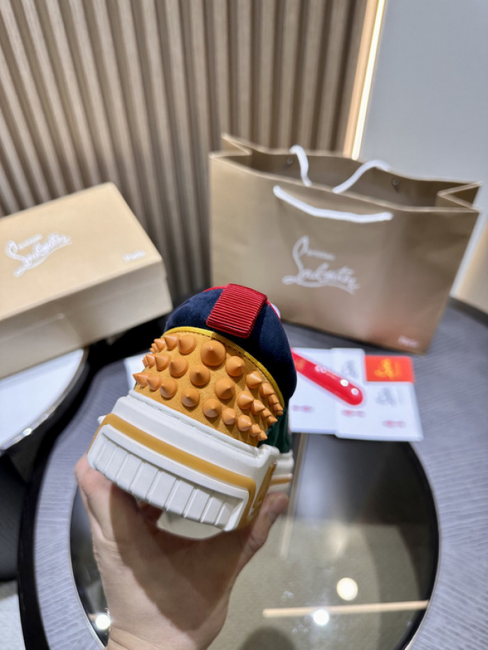 CLBSNEAKER