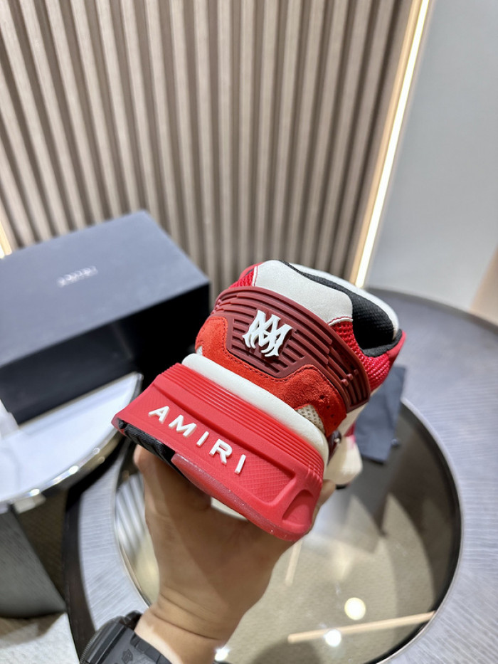 AR1M1 Low-Top Sneaker