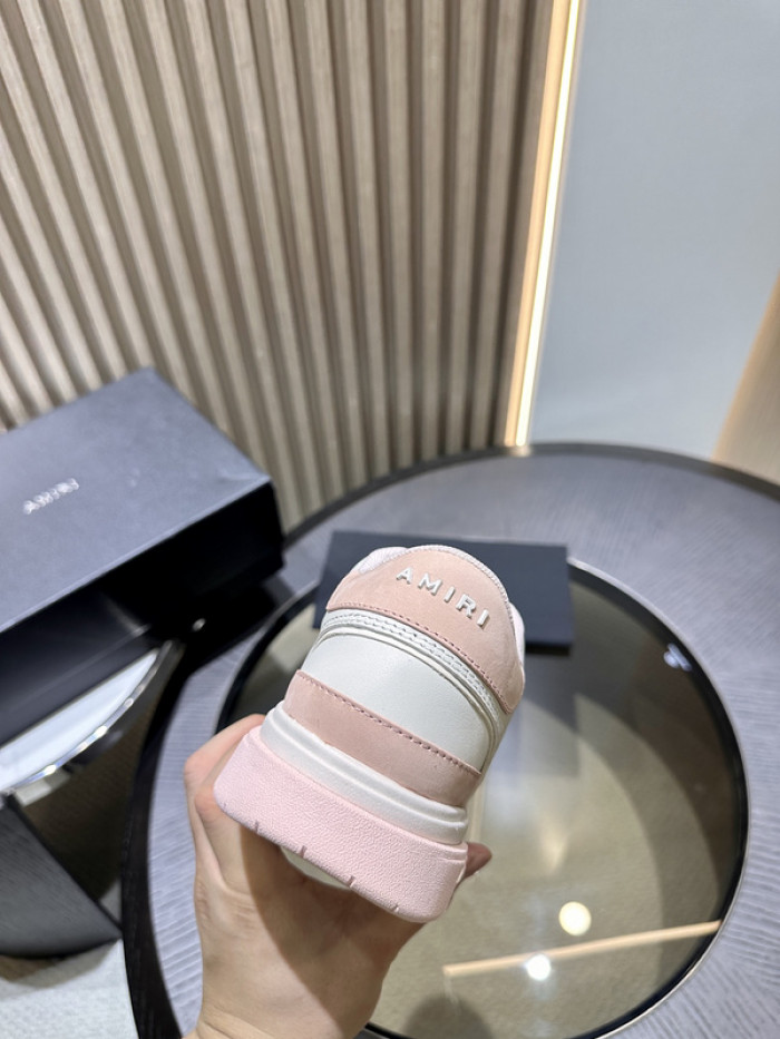 AR1M1 Low-Top Sneaker
