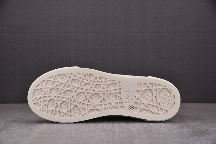 DR B33 SNEAKER
