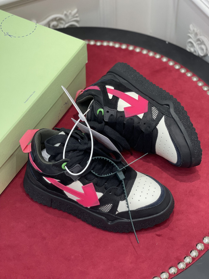 OFF-WHITE SNEAKER